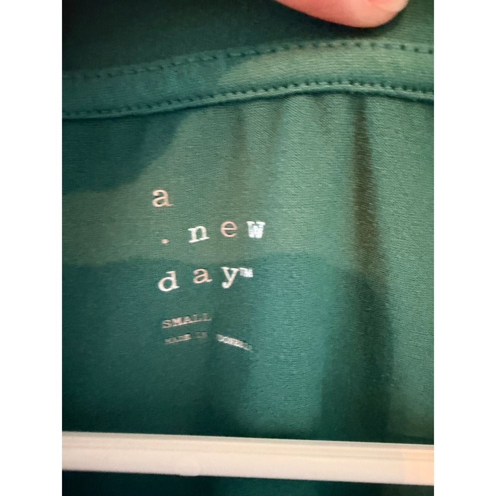 A New Day Women Forest Green Sleeveless Crew Neck Tank Top Small Racerback Style - Picture 3 of 3